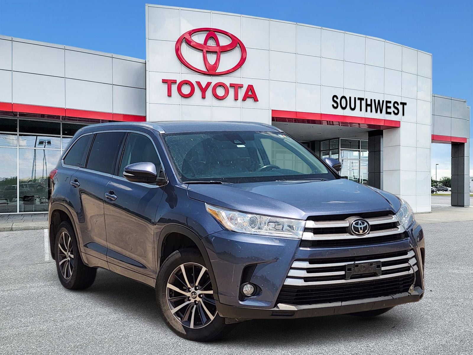2017 Toyota Highlander Base in Blue — front three-quarter view